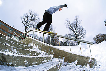 http://www.hudezadeve.com/snowboard/slike/interview/Jeremy_Jones_fs/jj_bhs_rail.jpg